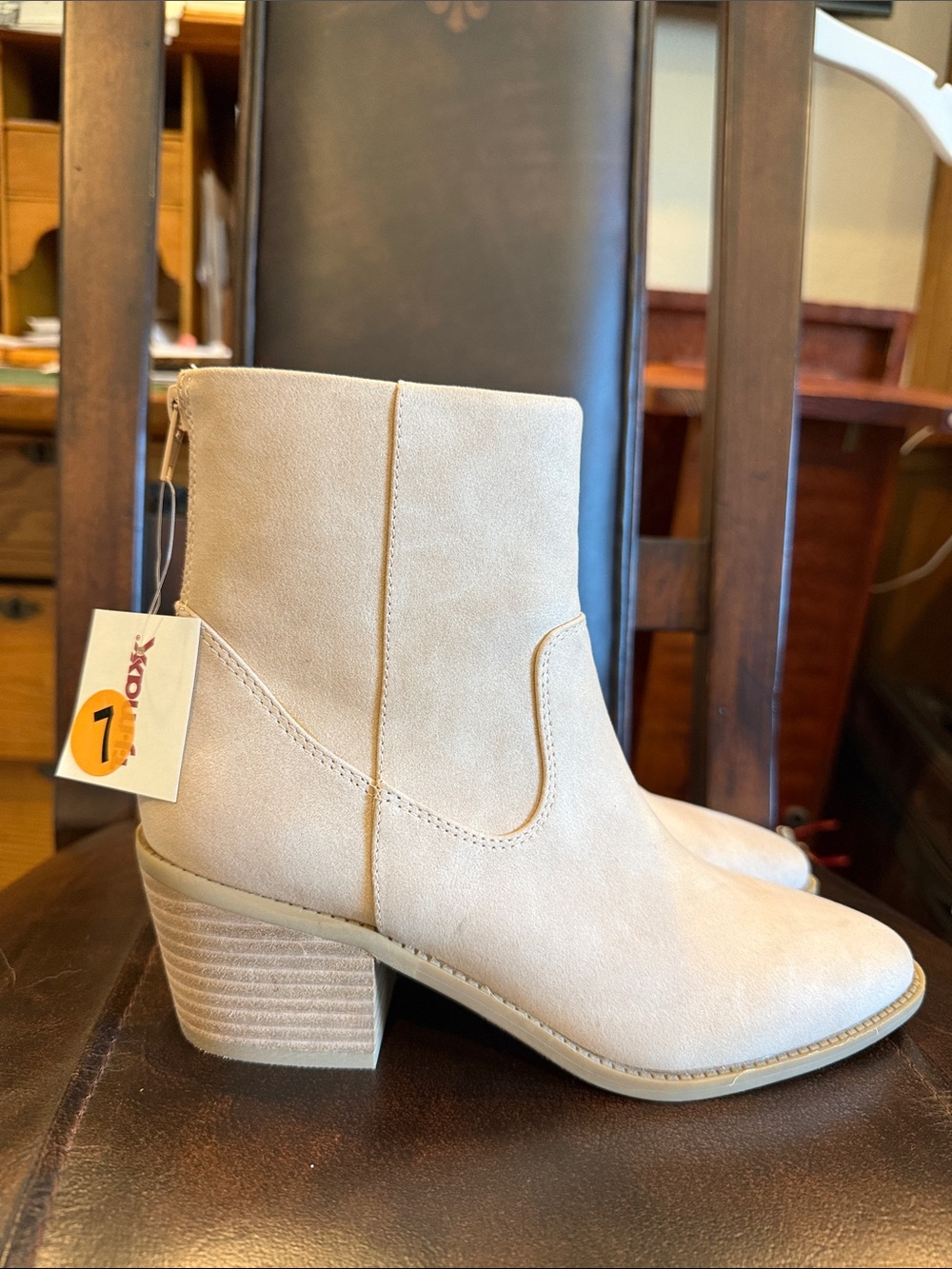 NWT FAUX SUEDE BOOTIES SZ 7M DOLCE VITA